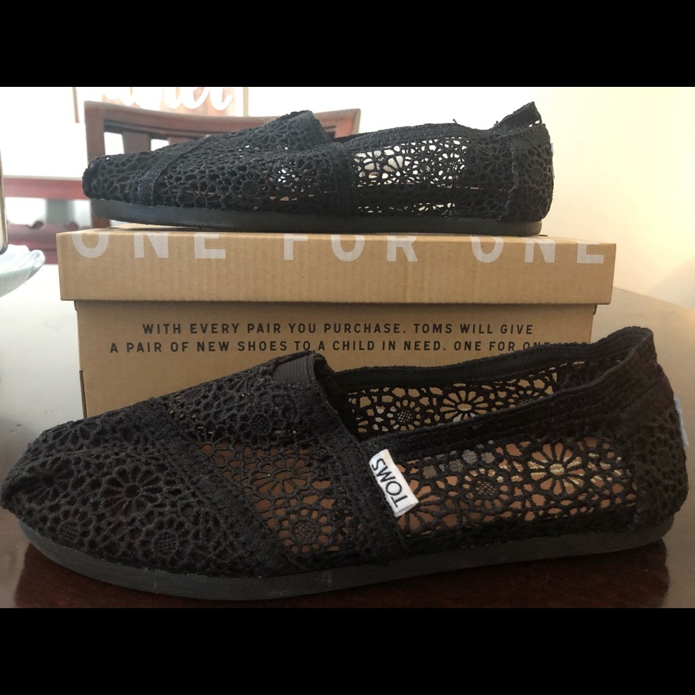 NWOT TOMS Black Moroccan Crochet Sz 7